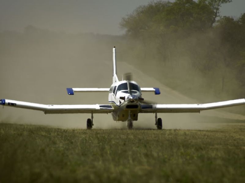 P-750XL Africa takeoff